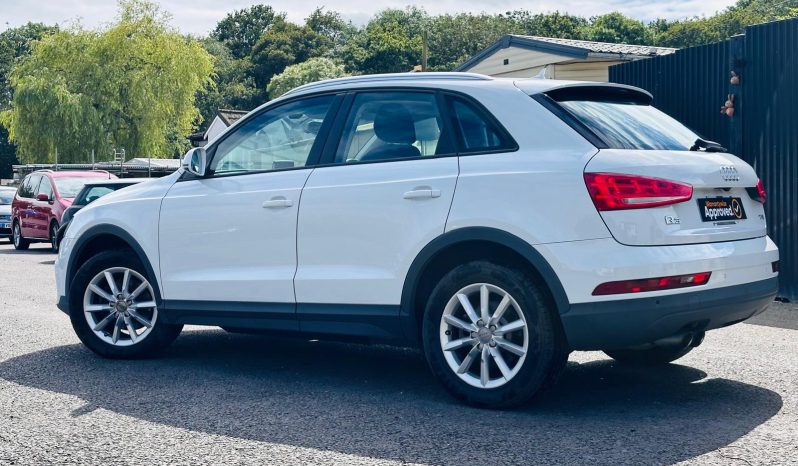 
								Audi Q3 1.4 TFSI SE S Tronic full									