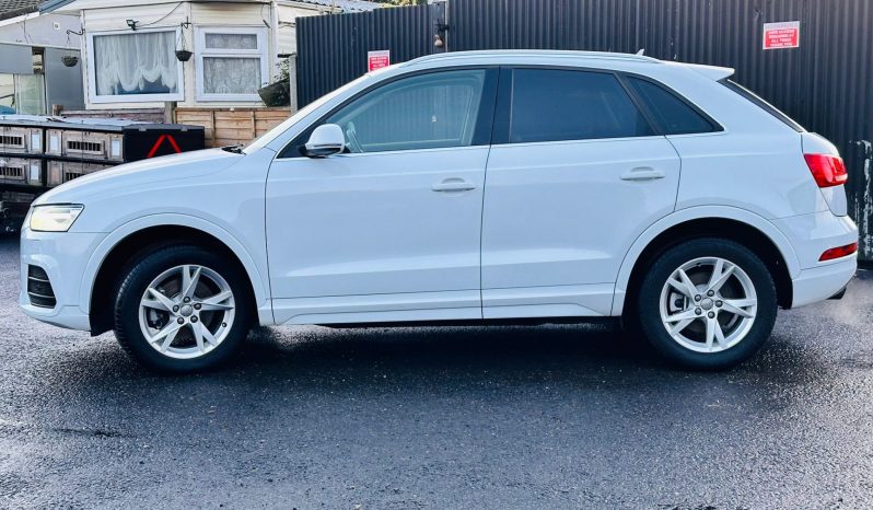 
								Audi Q3 TFSI Sport full									