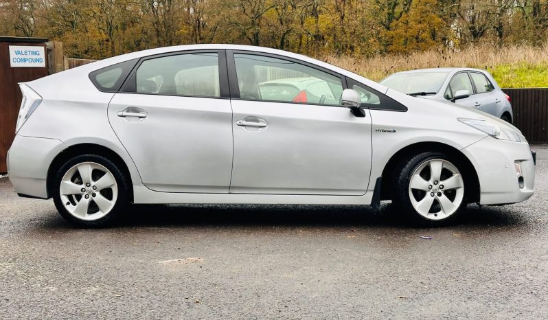 
								Toyota Prius 1.8L Hybrid Automatic full									