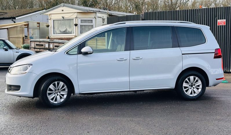 
								Volkswagen Sharan SE Navigation full									