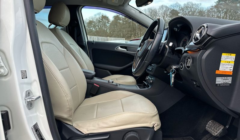 
								Mercedes-Benz B Class MPV full									