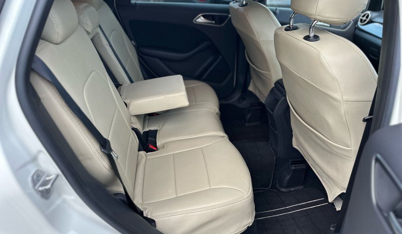 
								Mercedes-Benz B Class MPV full									