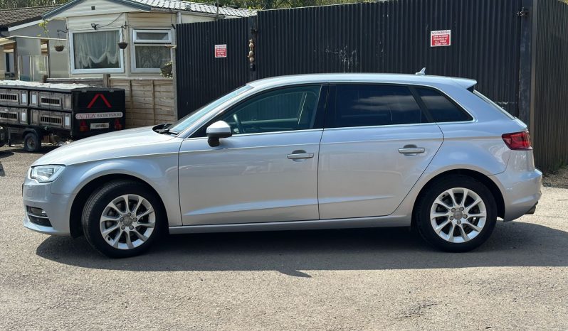 
								Audi A3 1.4 TFSI SE Sportback full									