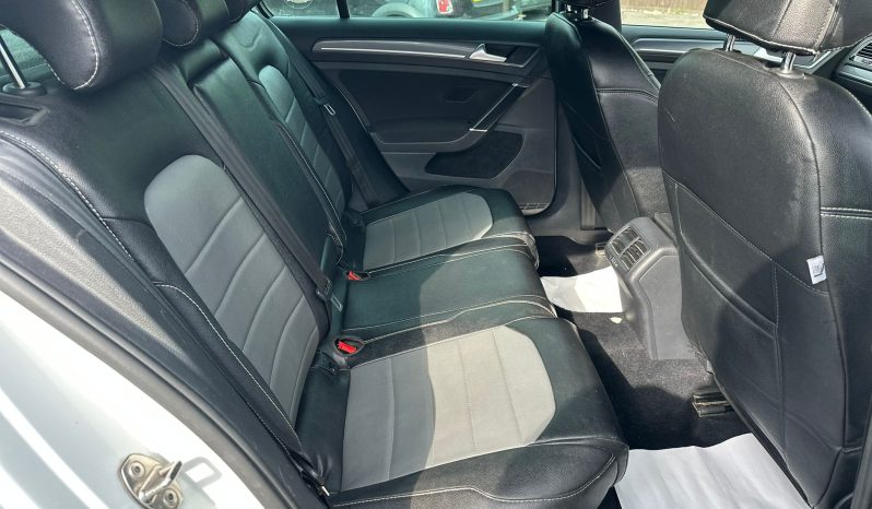 
								Volkswagen Golf 2.0 TDI R Line DSG Automatic full									