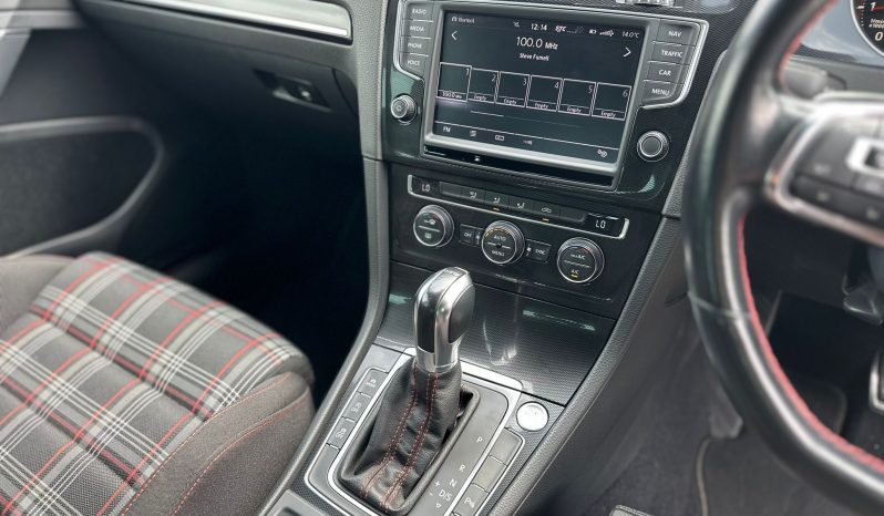 
								Volkswagen Golf GTI 2.0 TSI Bluemotion Tech DSG full									