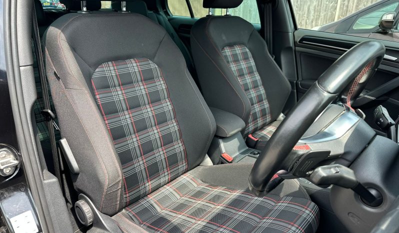 
								Volkswagen Golf GTI 2.0 TSI Bluemotion Tech DSG full									