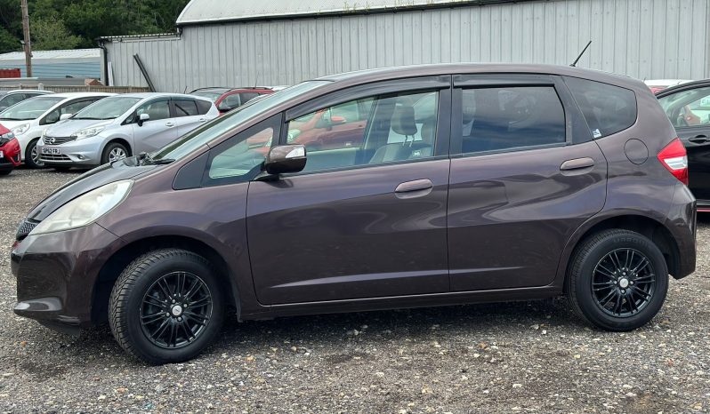 
								Honda Fit 1.3 Petrol Automatic Hatchback full									
