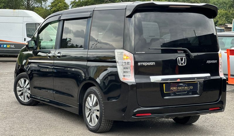 
								Honda Stepwagon 2.0 Z Automatic Petrol MPV full									