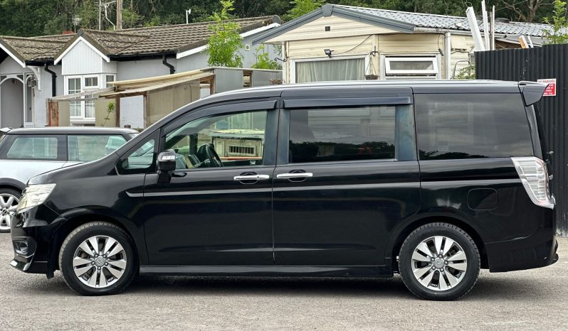 
								Honda Stepwagon 2.0 Z Automatic Petrol MPV full									