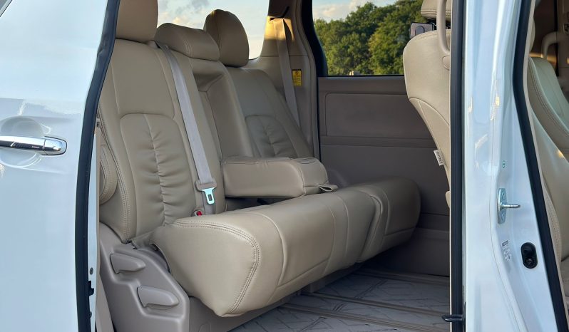 
								Toyota Alphard 2.4 Petrol X Limited 8 seater Automatic MPV full									