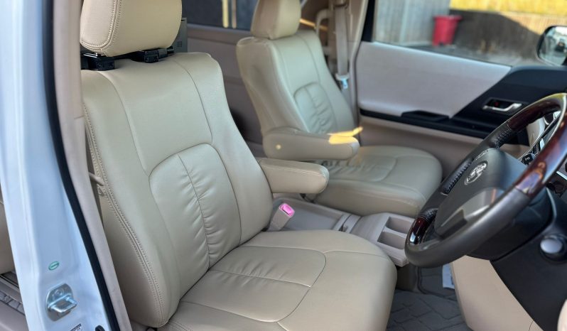 
								Toyota Alphard 2.4 Petrol X Limited 8 seater Automatic MPV full									