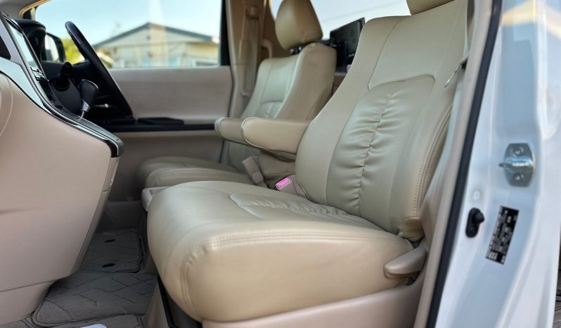 
								Toyota Alphard 2.4 Petrol X Limited 8 seater Automatic MPV full									