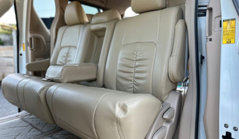 
								Toyota Alphard 2.4 Petrol X Limited 8 seater Automatic MPV full									
