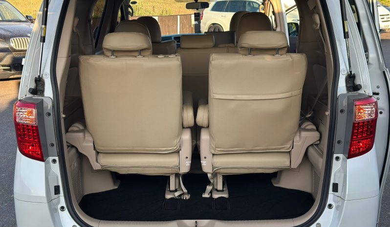 
								Toyota Alphard 2.4 Petrol X Limited 8 seater Automatic MPV full									