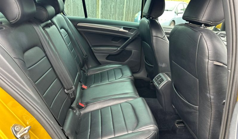 
								Volkswagen Golf R Line 2.0 TDI DSG Automatic Diesel Hatchback full									