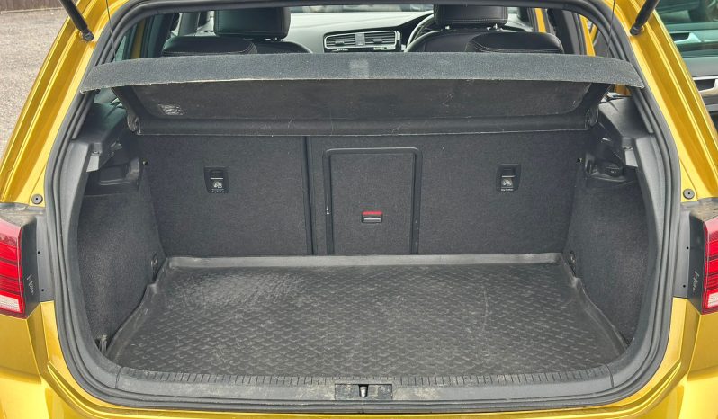 
								Volkswagen Golf R Line 2.0 TDI DSG Automatic Diesel Hatchback full									