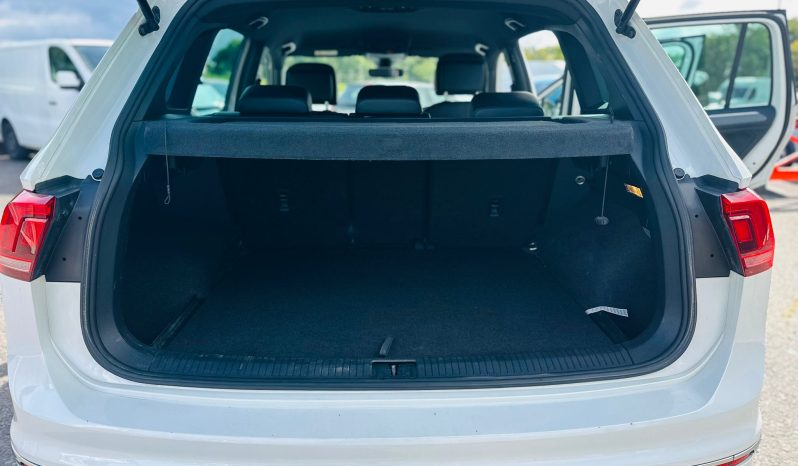 
								Volkswagen Tiguan R Line 2.0 TDI DSG Automatic Diesel SUV full									