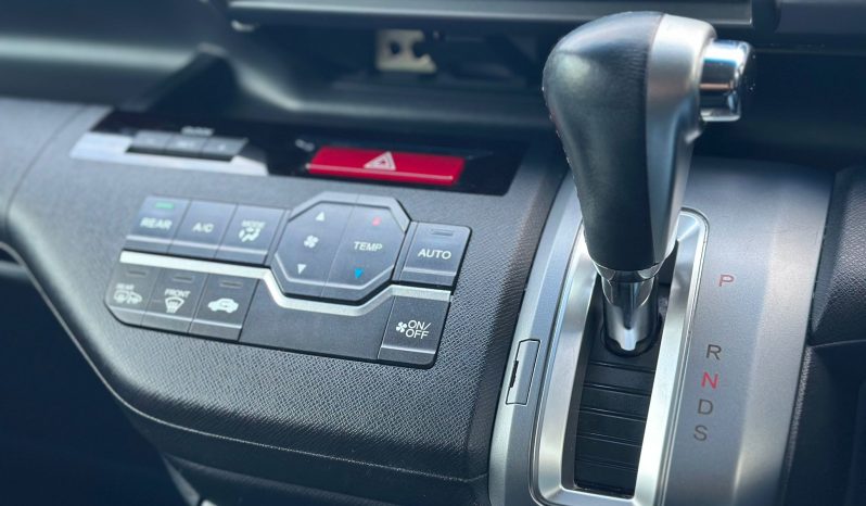 
								Honda Stepwagon Spada Z cooling 2.0 Petrol Automatic MPV full									