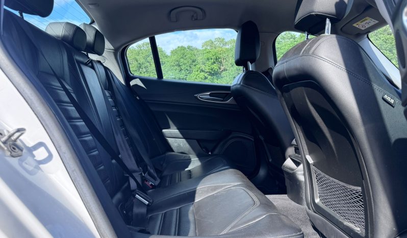 
								Alfa Romeo Gilliam 2.2 JTDM-2 180 Speciale Diesel Automatic Saloon full									