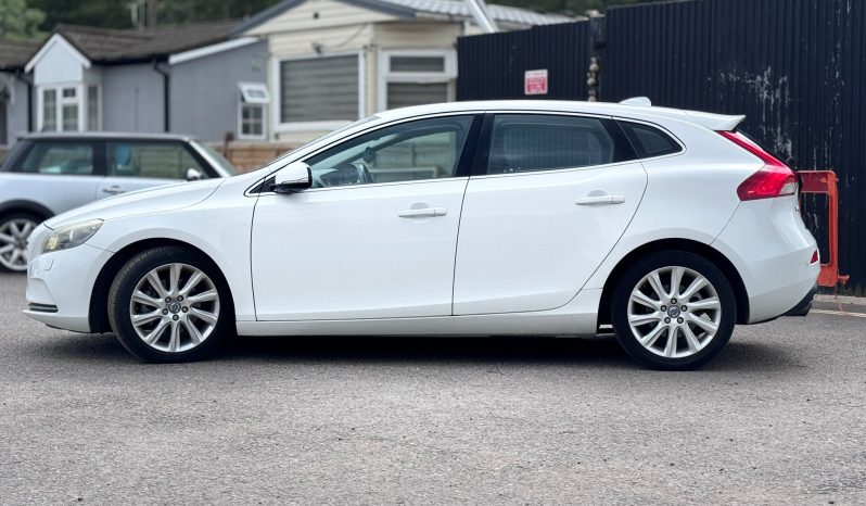 
								Volvo V40 1.6 T4 SE Lux Automatic Petrol Hatchback full									